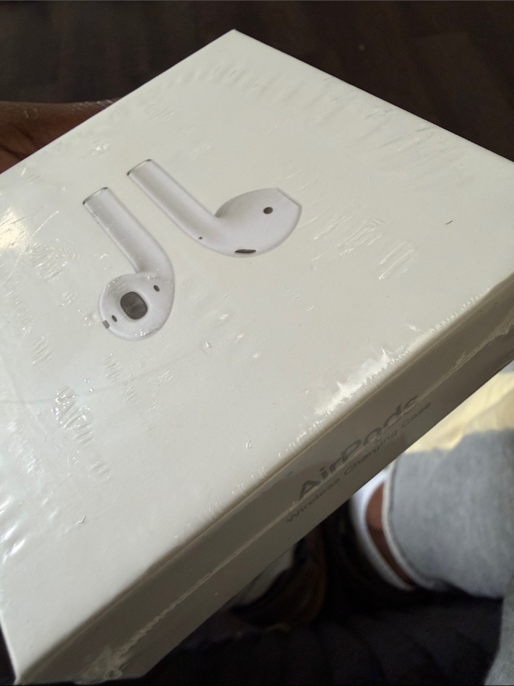 Apple White Earbuds with Charging Case - Wireless Bluetooth